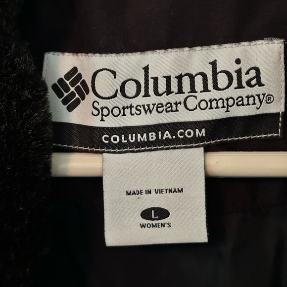 Columbia quilted black jacket with faux fur cuffs and collar - size L - Picture 10 of 12